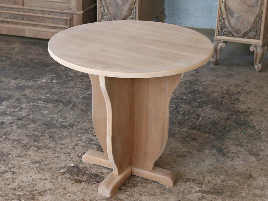 <b>Tisch geschliffen</b> / Nr. 14-V03<br>Massivholz, Furnier, Ø 70, H 64 cm, Ausführung nach Wunsch</p>